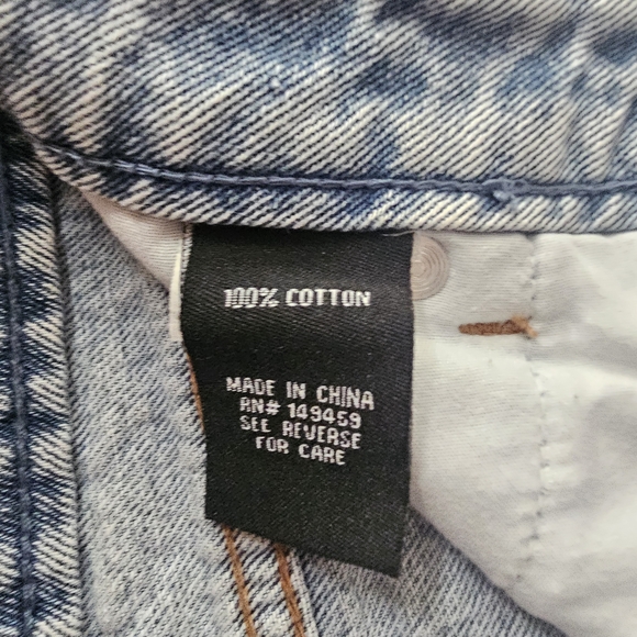 Trendy Light Blue Denim Jean Shorts - Picture 4 of 5